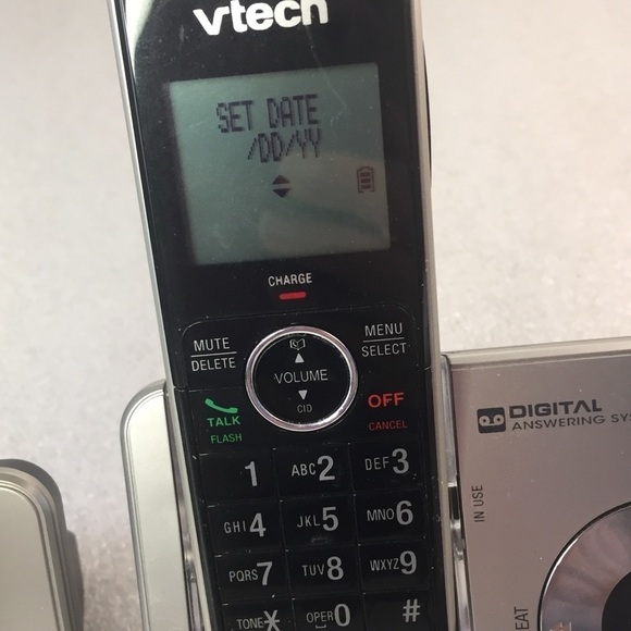 Vtech DECT 6.0 Digital Answering System with Speakerphone HD audio 2 handsets - Picture 6 of 14